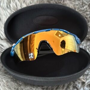 NWOT Oakley spots sunglasses